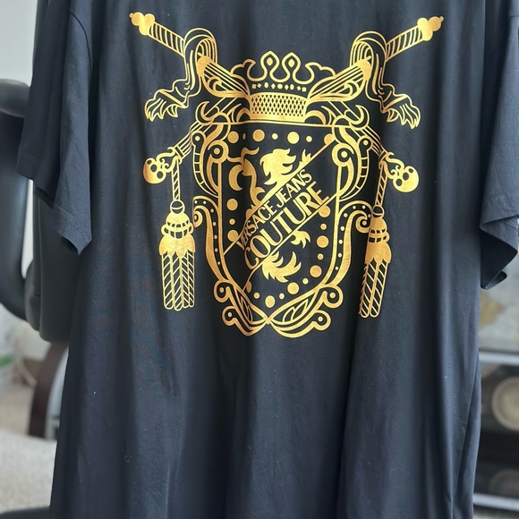 Versace tshirt - Picture 3 of 4